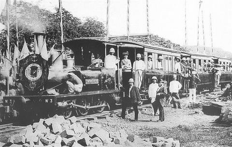 Việt Nam là quốc gia đầu tiên ở Đông Dương có đường sắt