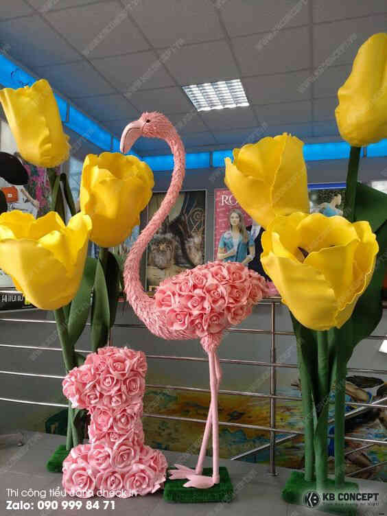 Hoa và con Hạc làm bằng hoa thủ công hanmade dùng trang trí