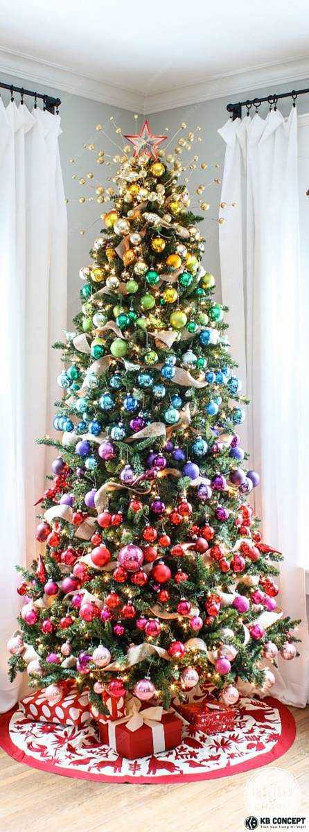 Cây Thông Noel trang trí những trái châu màu gradient - TREENOEL 09