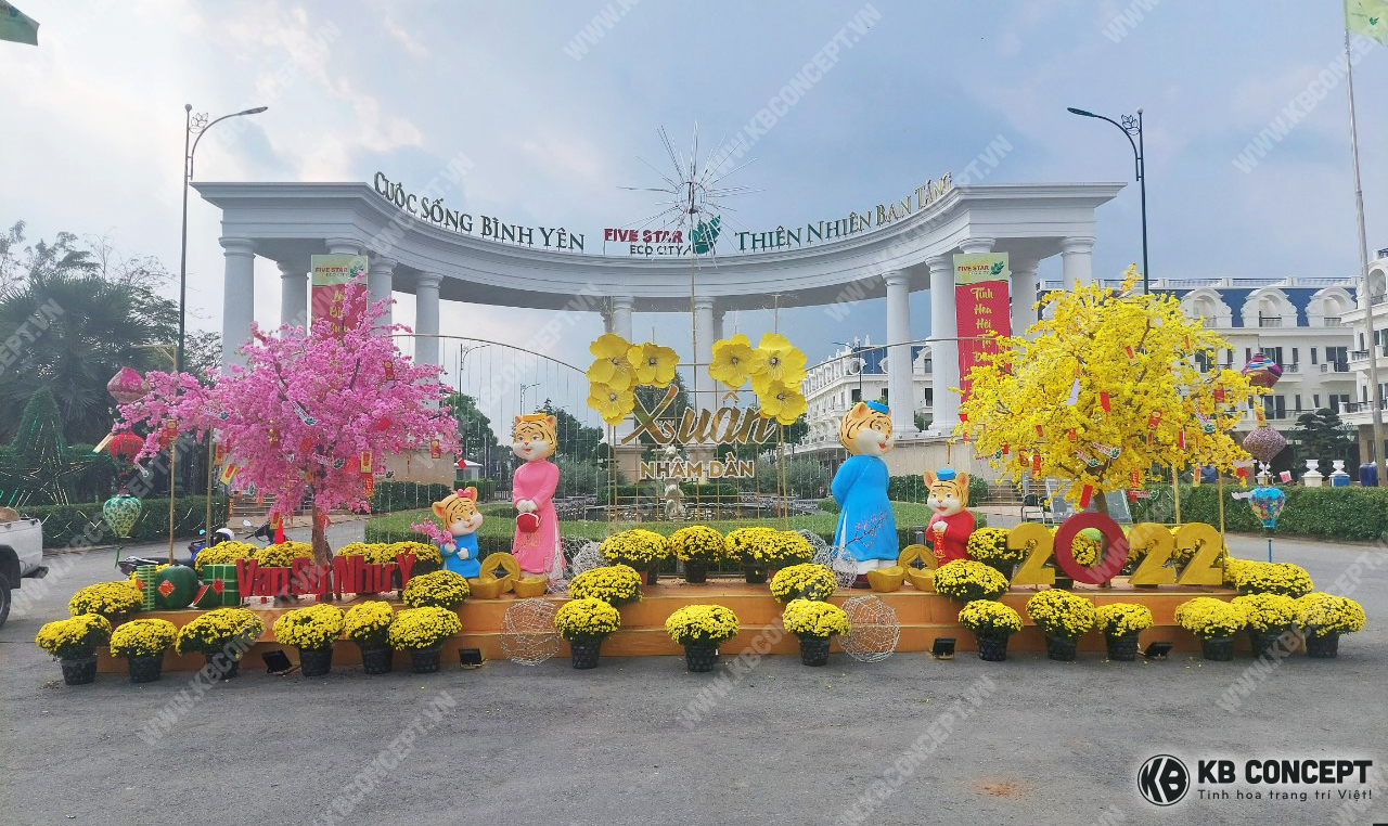 Đại cảnh tết cùng gia đình hổ muôn hoa có cây mai và anh đào