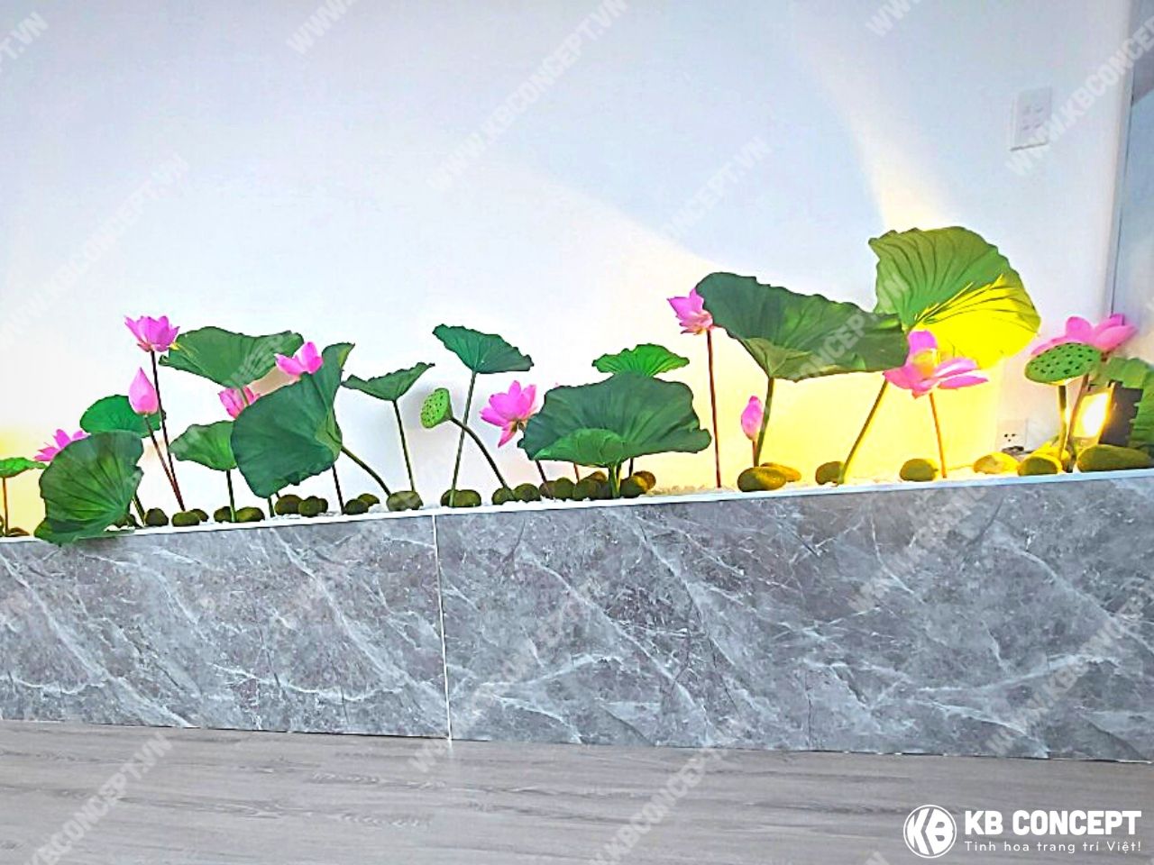 Tiểu cảnh hồ hoa sen cực sinh động