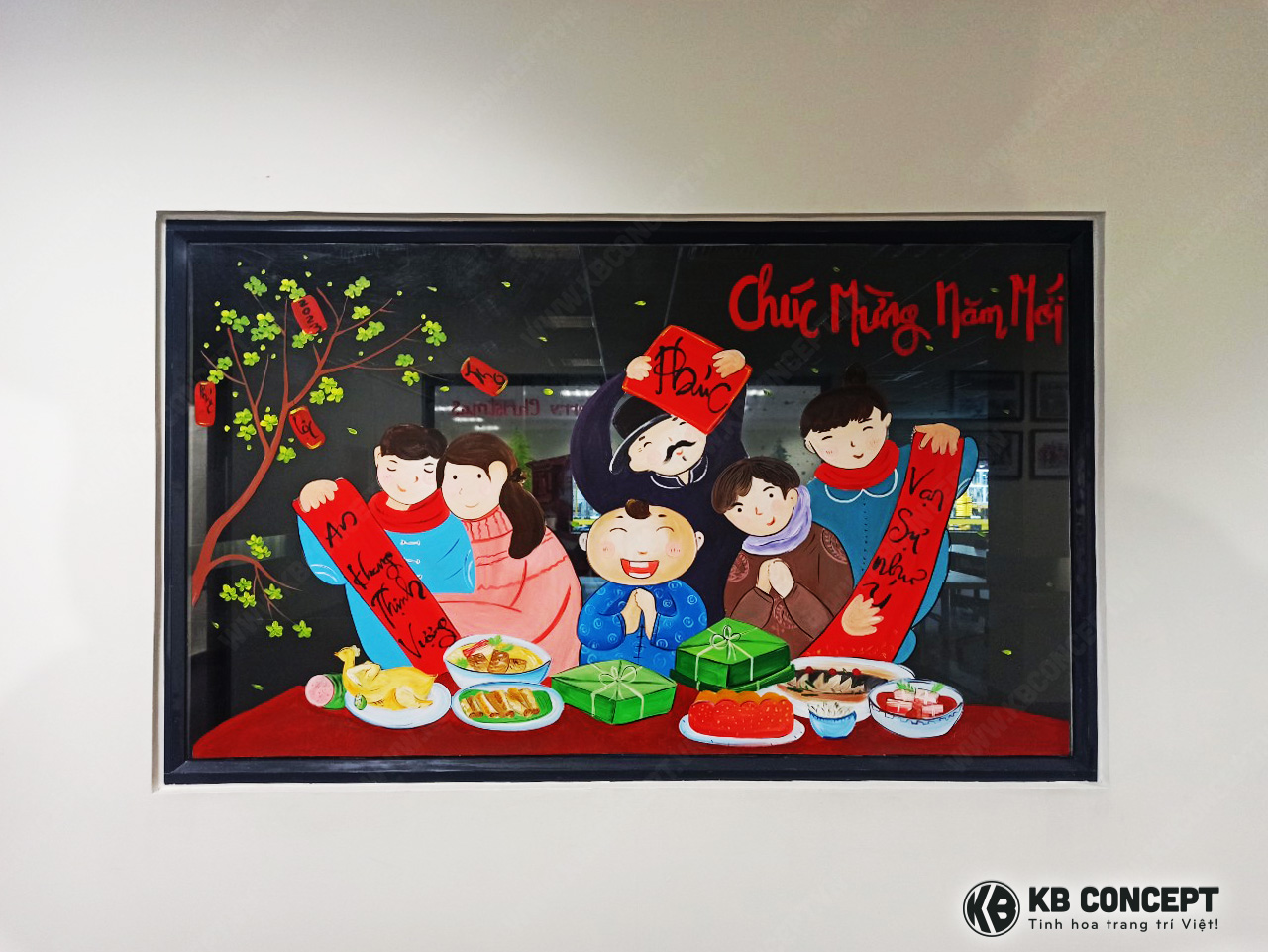 Vẽ art cửa kính Chúc mừng năm mới tại bàn ăn sum vầy cùng câu đối đỏ